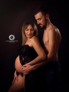 reportaje de embarazo en estudio murcia fondo negro