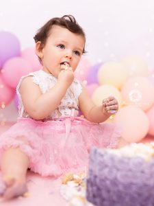 sesión de fotos cumpleaños de niña con globos reportaje smash cake murcia
