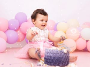 sesión de fotos cumpleaños de niña con globos reportaje smash cake murcia