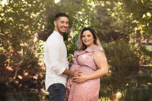 Reportaje y sesion de fotos embarazo premama en Murcia en las fuentes del marques caravaca