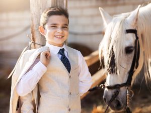 reportaje de primera comunión en exterior con caballos en murcia