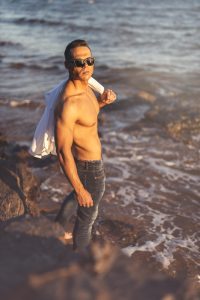reportaje de fotos de hombre en la playa por la arena gym en calblanque fotografo en murcia