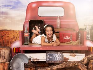 sesión de fotos de verano camioneta peques niños bebe y familia en murcia