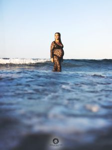sesion de fotos de embarazada en la playa en murcia