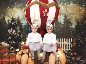 reportaje navideño con decorado de fotos de navidad peques niños bebe y familia en murcia